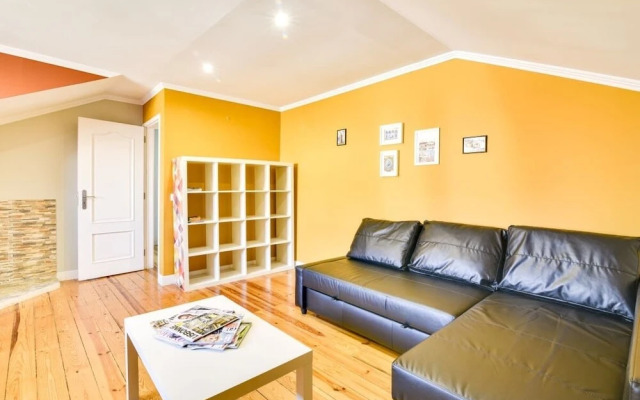 Amazing 3 Bdr Apartment w Lisbon View in Santos, Lisbon