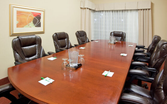 Holiday Inn & Suites OAKLAND - AIRPORT by IHG