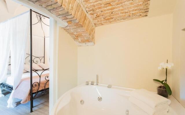 Romantic Escape in the 400s