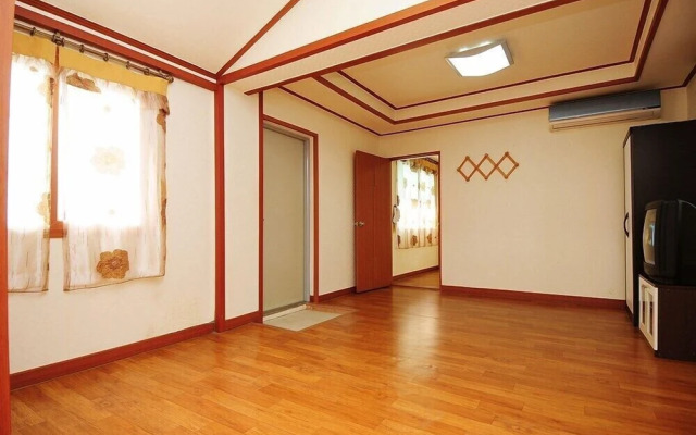 Songnisan Mountain White