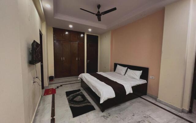 Oyo 703859 Hotel Greeno