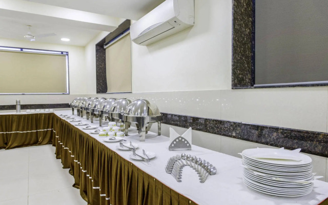 OYO 16703 Hotel The Platinum