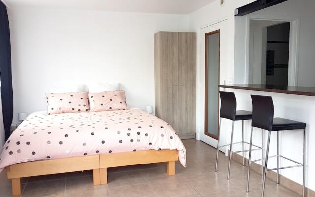 Studio In Argenteuil With Wifi