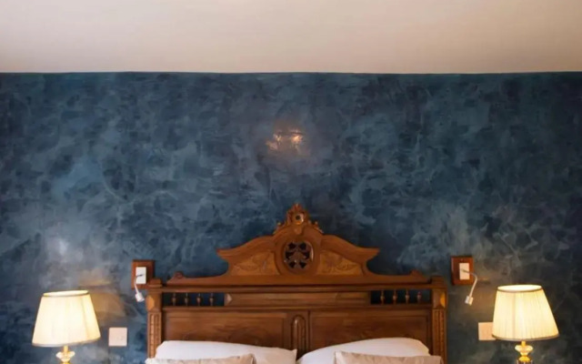East Walls Hotel