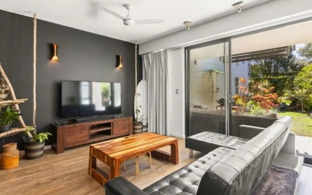 Casuarina Apartment 200m from the Beach