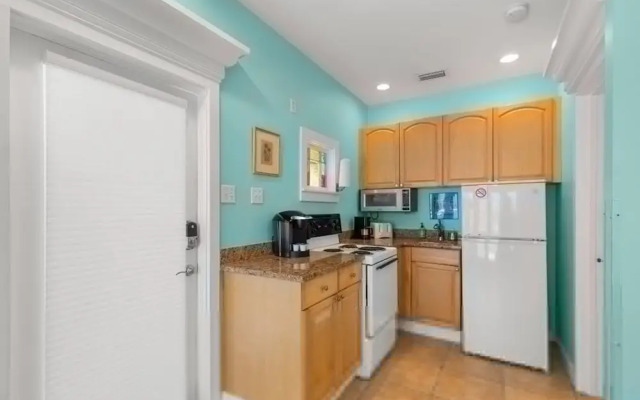 Poolside Paradise by Brightwild Heated Pool