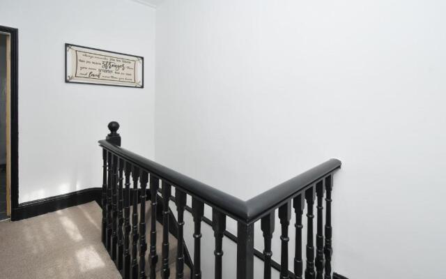 Beautiful 3-bed House by Ministays Stoke-on-trent