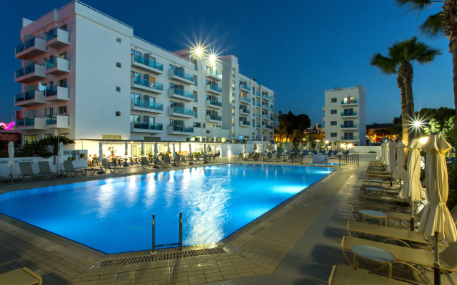 Kapetanios Bay