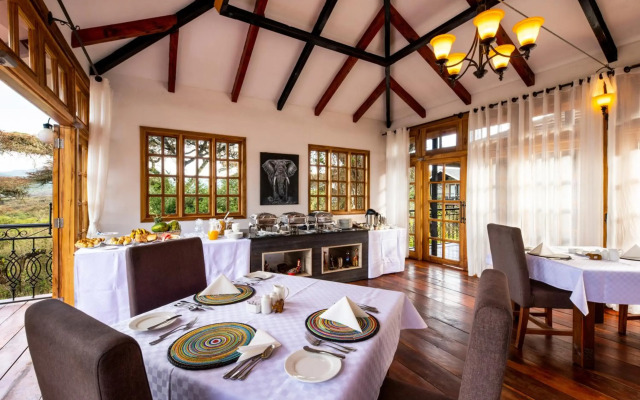 Karibu Camps Lodges-Ngorongoro Lions Paw