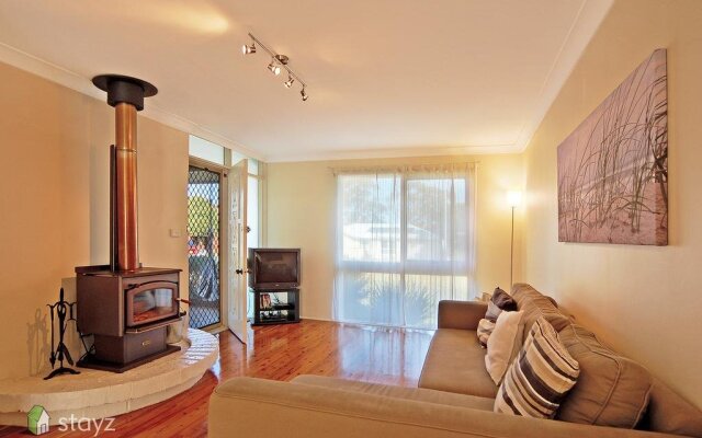 Hayes Beach House, Jervis Bay - Pet Friendly Award Winner - Fireplace