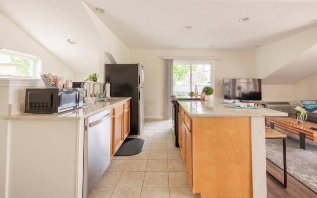 *Cozy Studio Carriage House- Minutes from Downtown