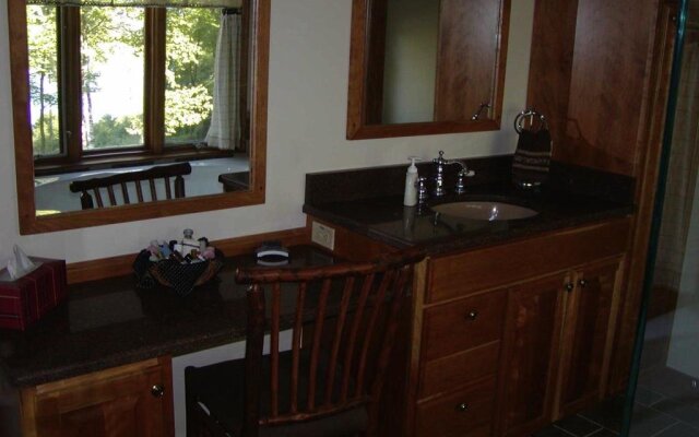 Cooperstown Lakeview Lodge