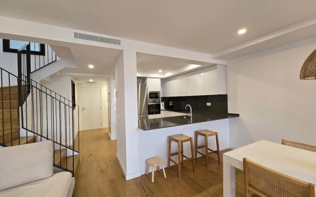 The Roger Terrace 2BR With Pool gym in Barcelona