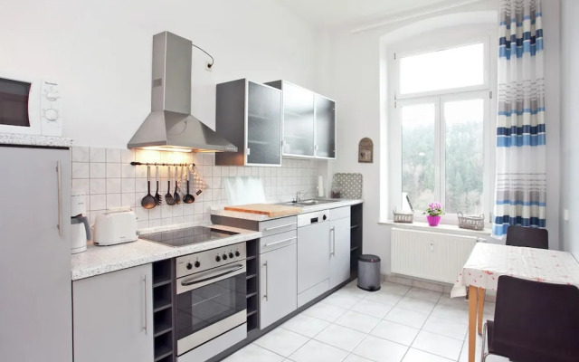 Moderne Villa in Borstendorf mit Park