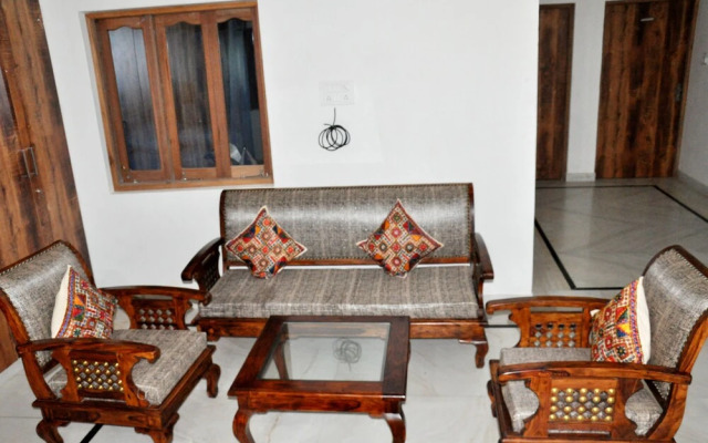 Sartaj Hotel