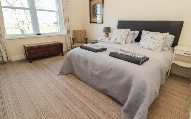 Whinstones at 4 The Villas