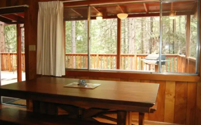 RedAwning Cabin #92 Weiss Hideaway