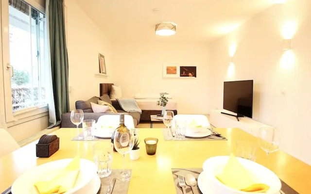 Spacious Design Apartments near Center