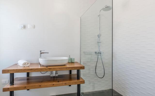 Modern holiday home in Novigrad with swimming pool