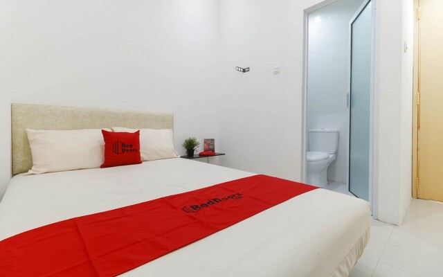 RedDoorz Plus @ Kapuk Business Park