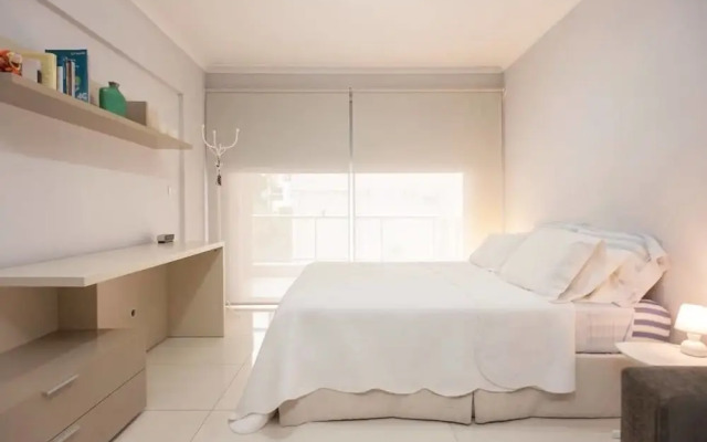 Beautiful and sunny studio by Sofacama