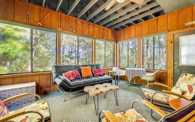 Gorgeous Bushkills Lodge w/ Pool Access!
