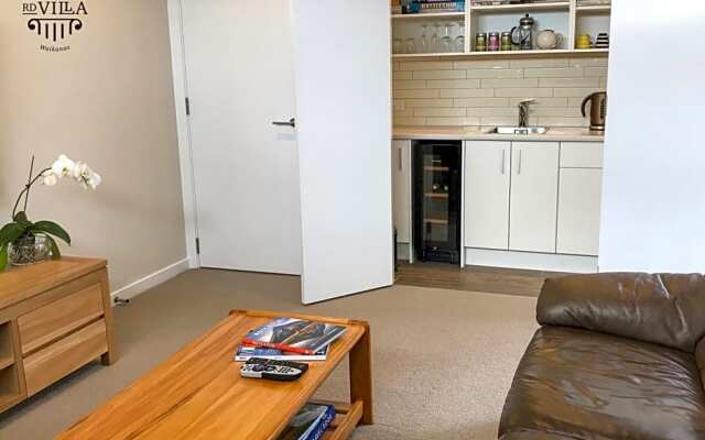 Aston Road Villa Bed And Breakfast