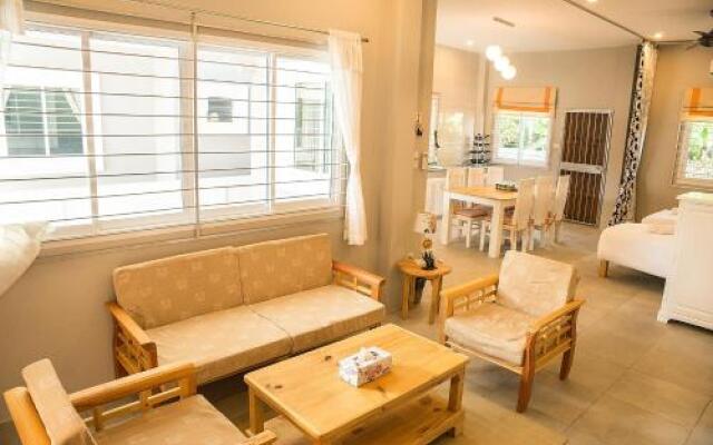 Bann Income Holiday House