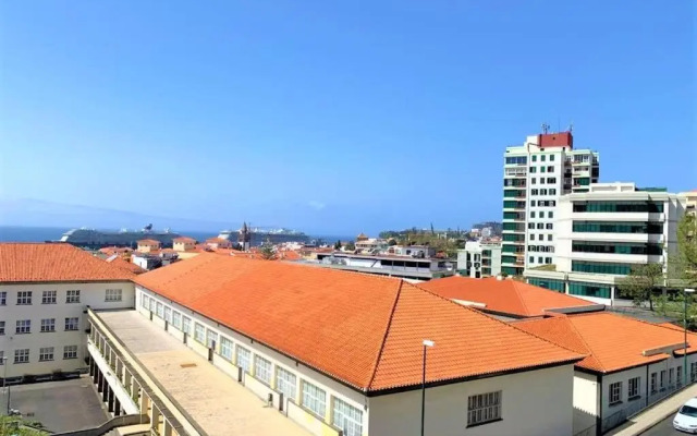 Madeira, 3 bedroom apartment with ocean views in Funchal
