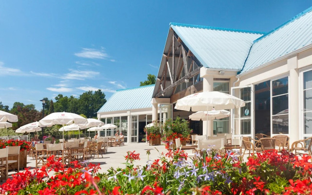 Castel Parc De Fierbois