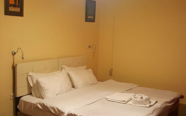 Metropolis Hostel & Guest House