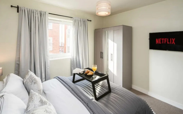 Luxe Living in a 2-bedroom Canary Wharf Haven