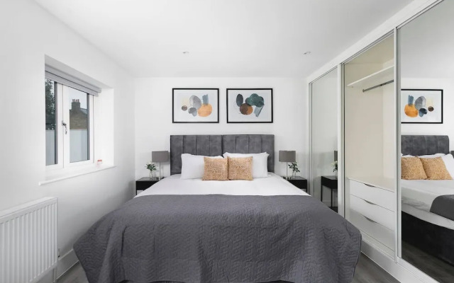 Skyvillion Vineyard Court, Enfield, 2 Bed, With Garden