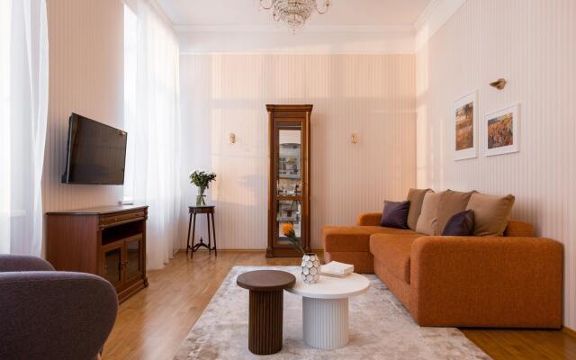 Letyourflat (Лэтюфлэт) на улице Большая Конюшенная 4-6-8