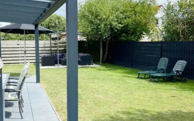 Holiday Home With Pet-friendly Garden