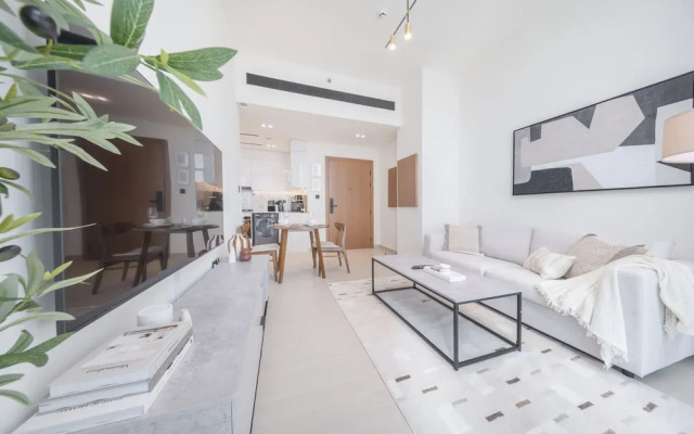 Luxury 1-bedroom JVC Apartment With Balcony Pool