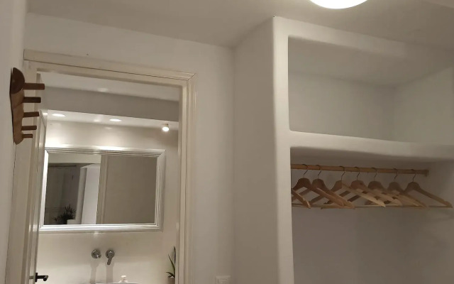 Sea View Apartments & Studios