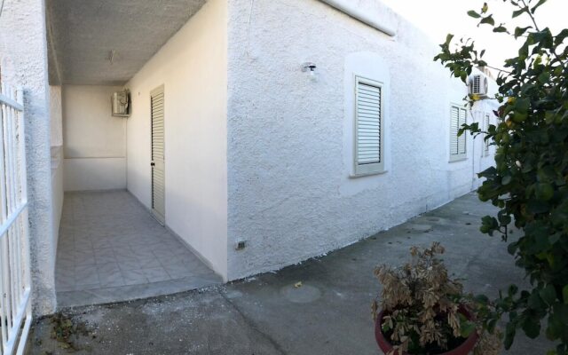 Villa a few Steps From the sea