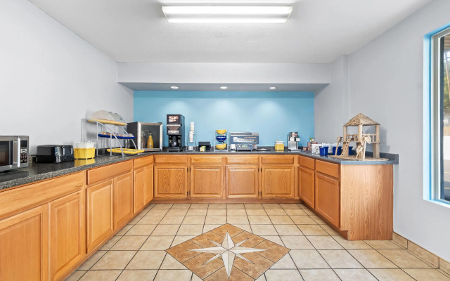 Days Inn by Wyndham Cleveland TN