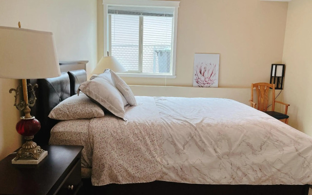 Peaceful and Spacious Lake View