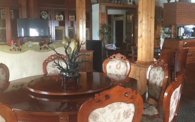 The Black Pearl Suites