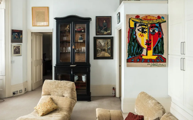 Sleek Simple & Peaceful 1Bd Flat Kensington