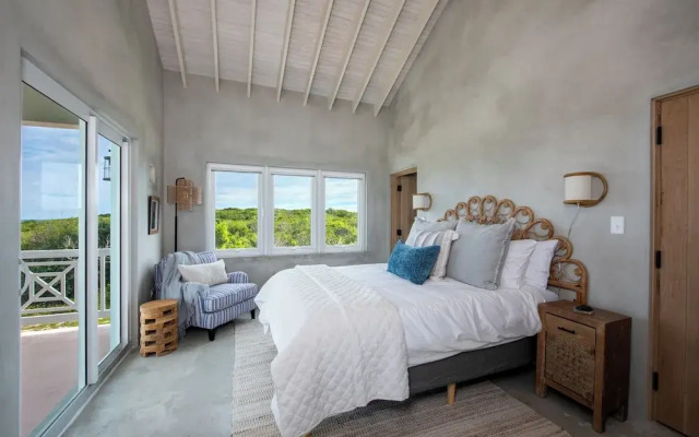 Paradise Cove: Oceanfront Haven With Infinity Pool