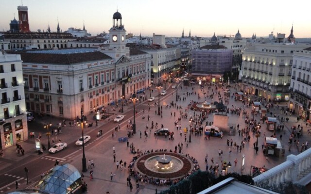 Studio in Madrid, With Wonderful City View, Balcony and Wifi