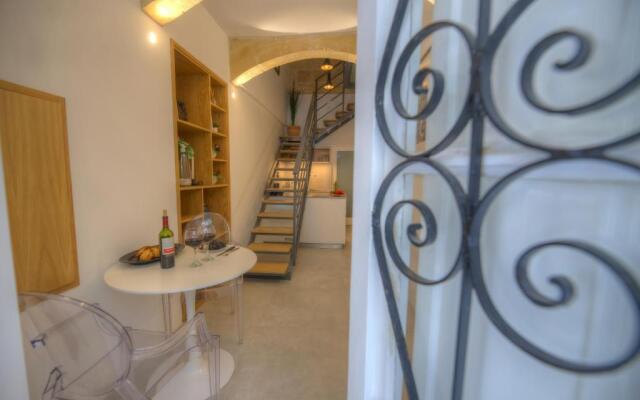 Cute and modern duplex apartment in ideal location RCAS1-1