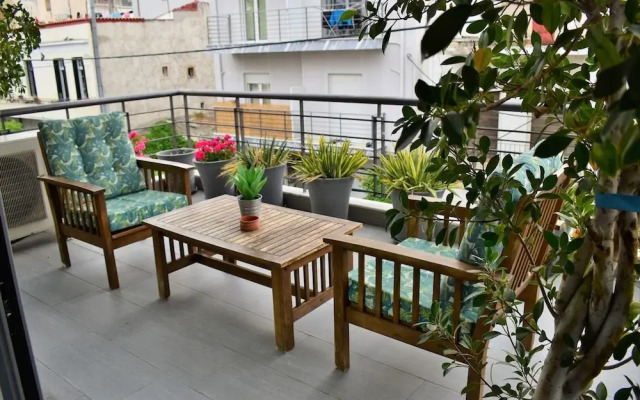 Stylish Boutique Loft With Private Balcony