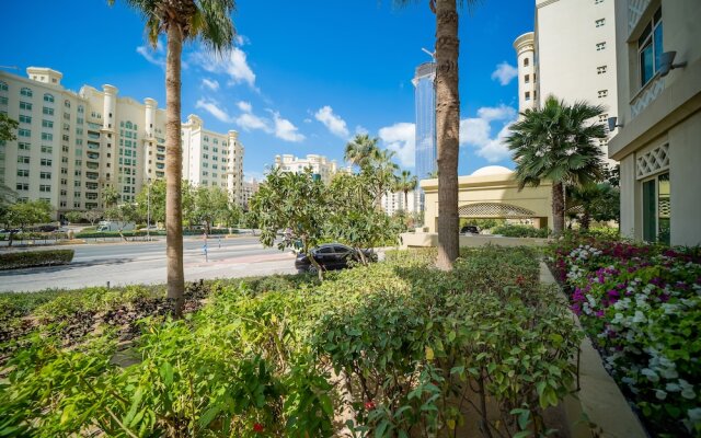 Luton Vacation Homes - Shoreline Apartment with Beach access