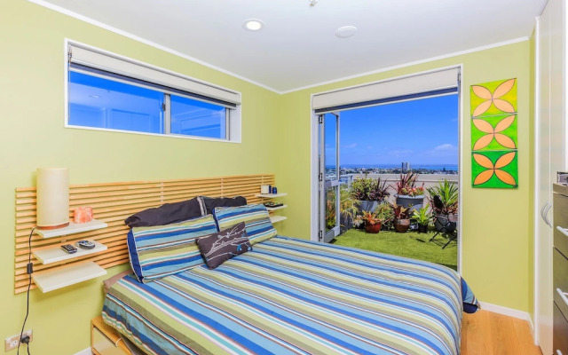 Modern Apartment Short Walk to SkyTower