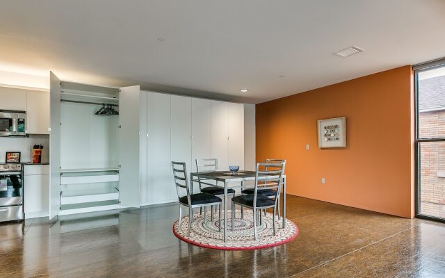 Jolly Ollie - Ultra Modern OKC Loft - Sleeps 4