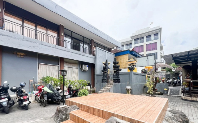 RedDoorz @ Mahendra Beach Inn Kuta – Outside – Kuta
